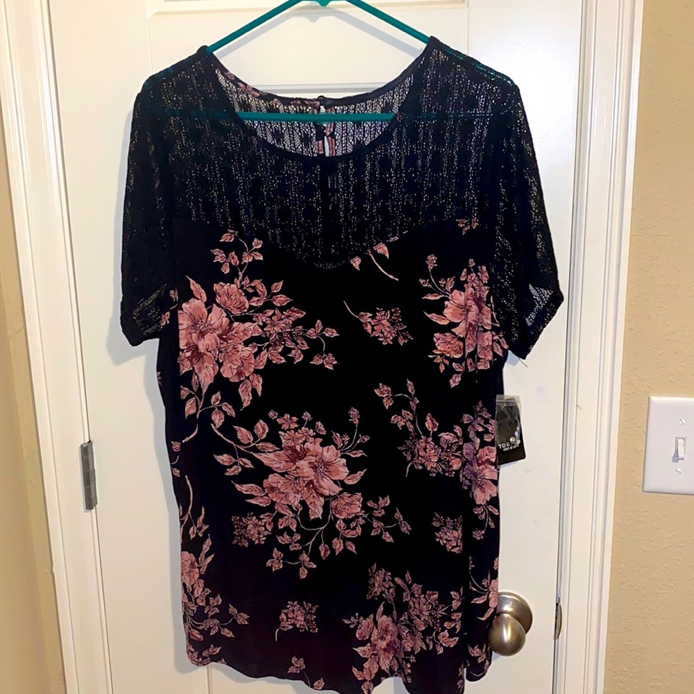 Lace and floral torrid blouse
